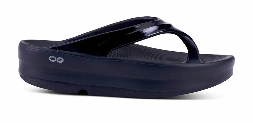 NEW OOFOS women's oomega sandal in black